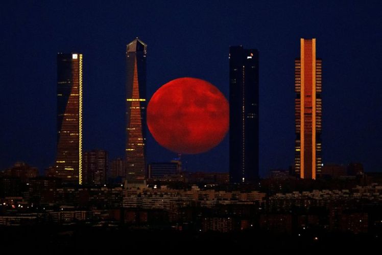 Madrid supermoon